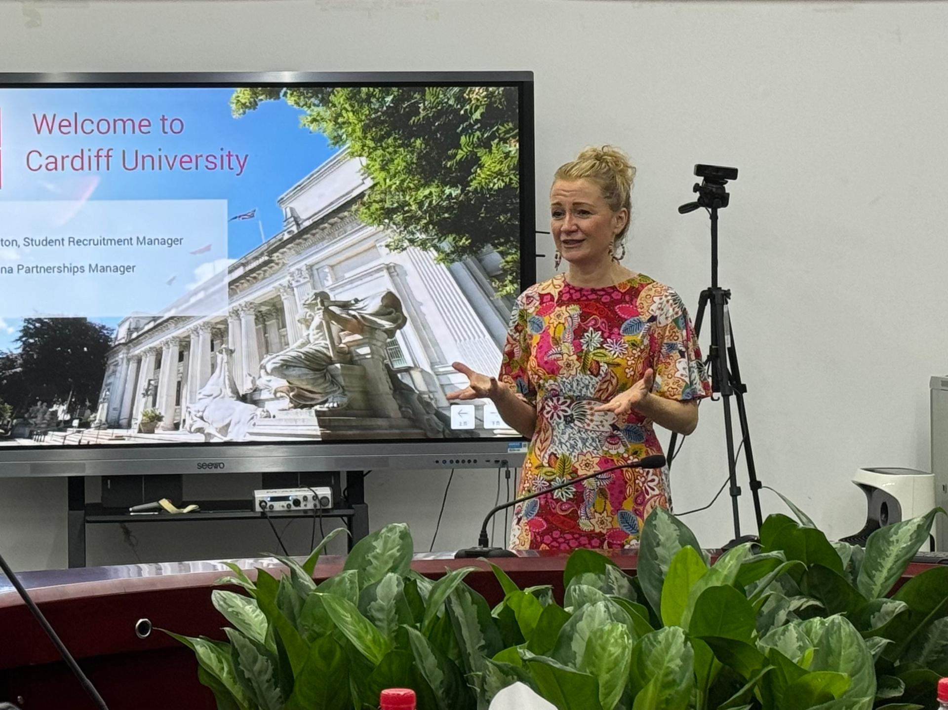 英国卡迪夫大学招生团队来我院开展硕士联合培养项目宣讲会