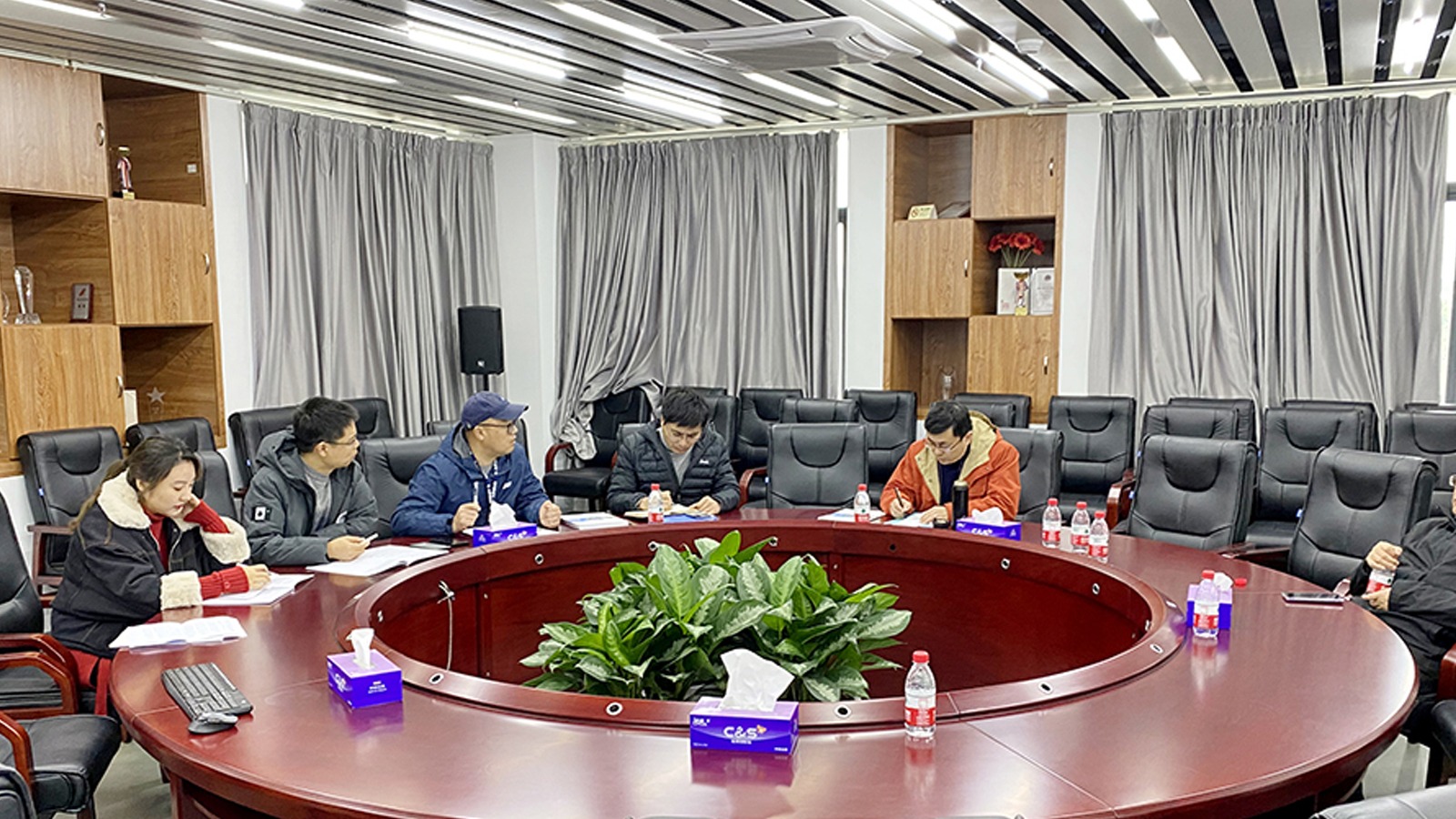 实验中心召开年度工作会议