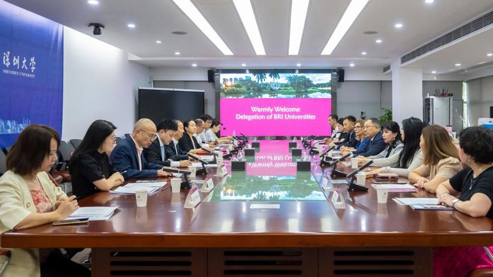 Delegation of Belt and Road university presidents visits Shenzhen University