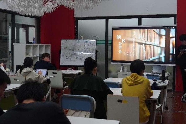 深圳大学医学部“穿越苦难，见证辉煌”读书分享会顺利举行